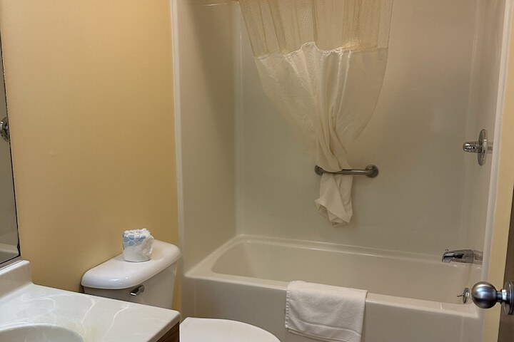 Room 32 of 33