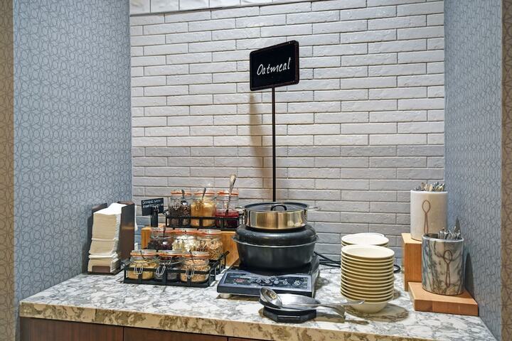 Breakfast/Coffee Service 52 of 60