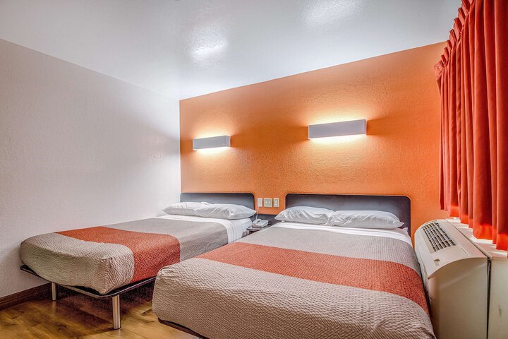 Motel 6 Conroe TX