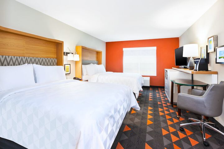 Holiday Inn & Suites Toledo Southwest - Perrysburg by IHG