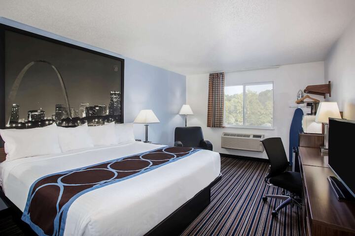 Room 6 of 14