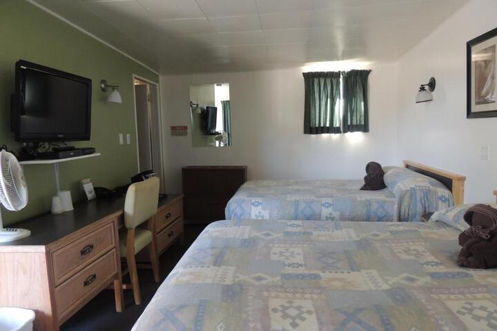 100 Mile Motel & RV Park