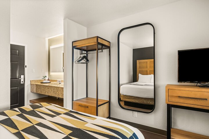 Room 13 of 60