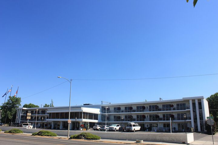 Hotel 2 of 77