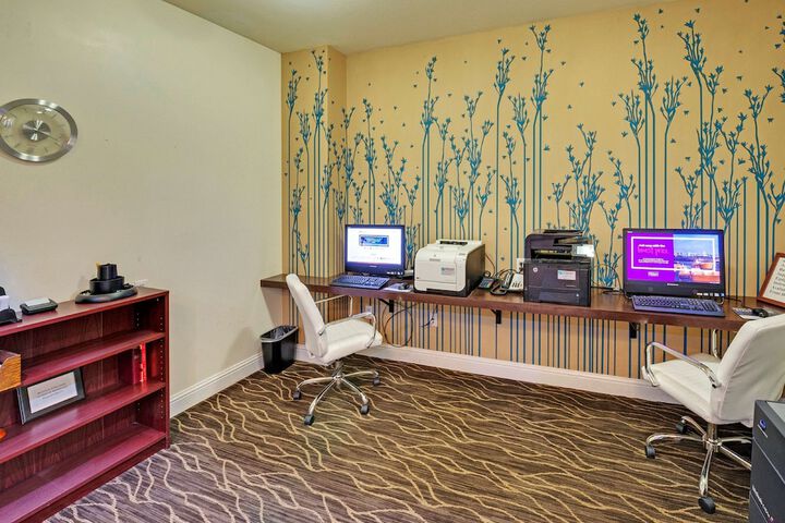 Business Center 31 of 31