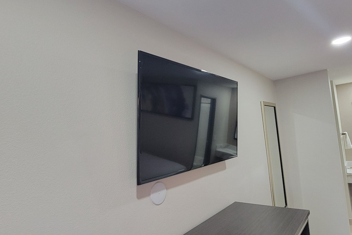 Room 13 of 18