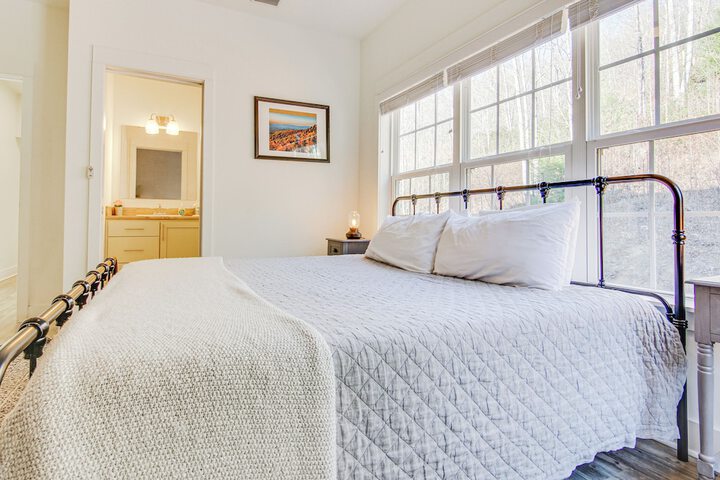 Family Holiday Retreat! Mtn-view Blue Ridge Home