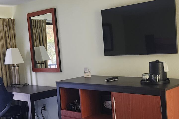 The Mariner Resort Cape Cod by The Red Collection