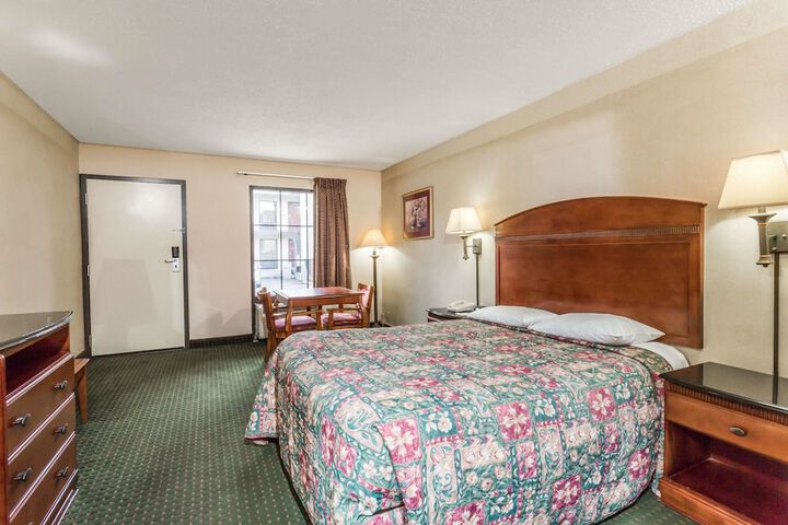 Room 4 of 13