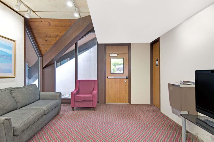 Days Inn by Wyndham Washington Pennsylvania