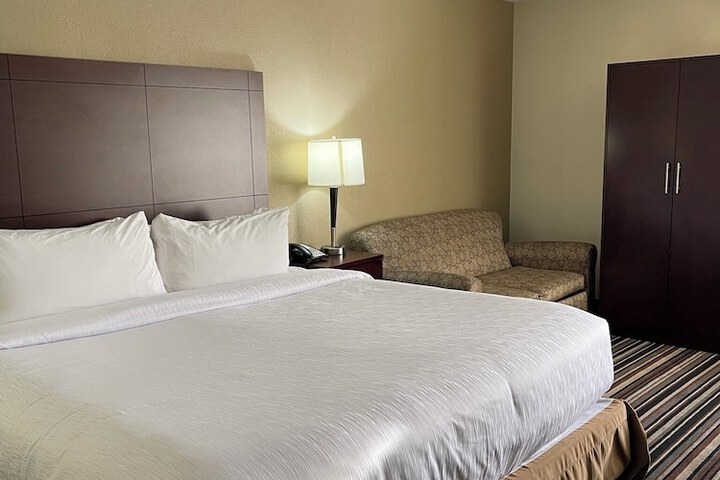 Room 10 of 40