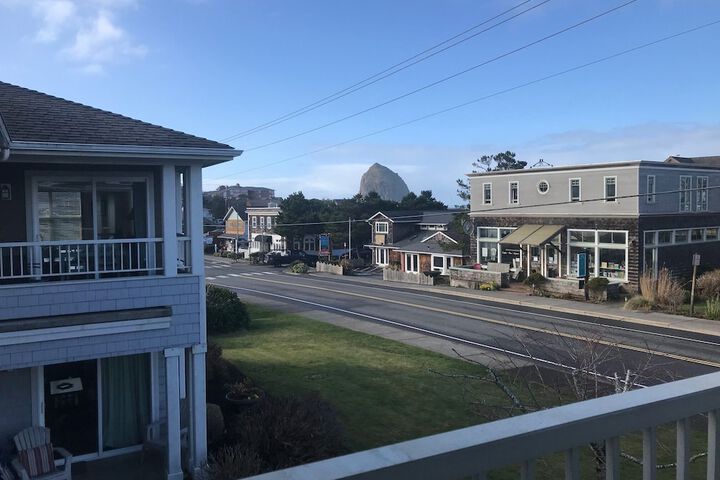 Sea Breeze Court