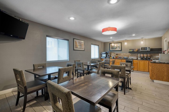 SureStay by Best Western Kansas City Country Inn North