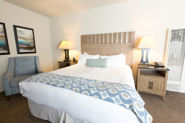Cambria Landing Inn & Suites