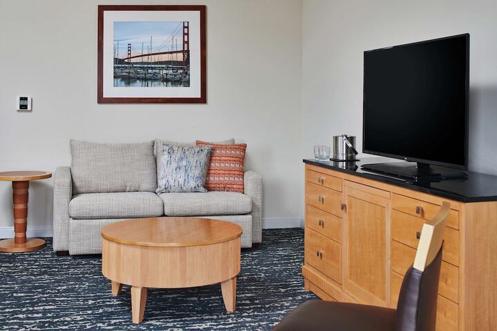Room 27 of 110