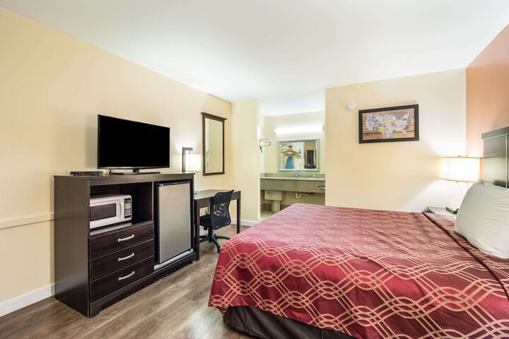 Room 18 of 18