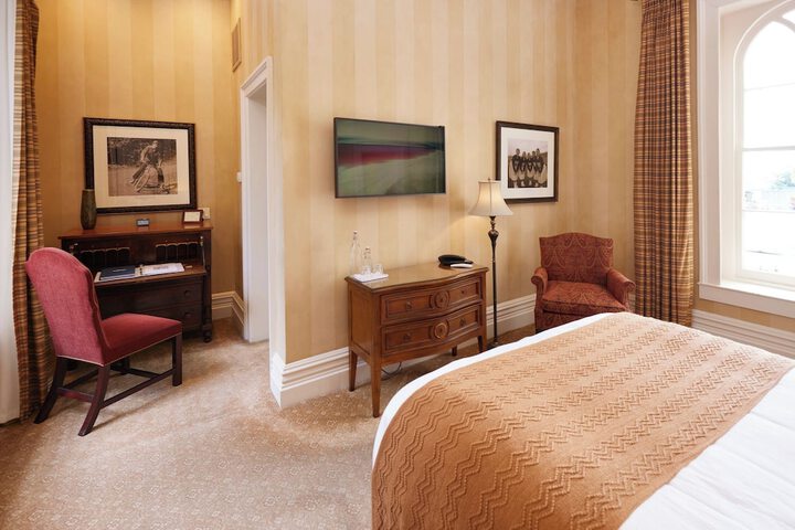 Room 10 of 37