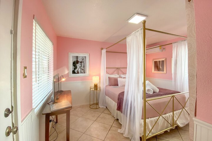 Room 21 of 42