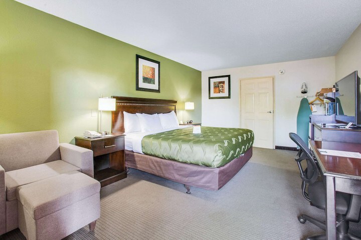 Room 18 of 28