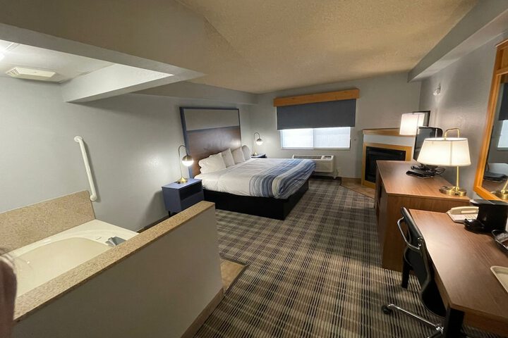 Room 53 of 111