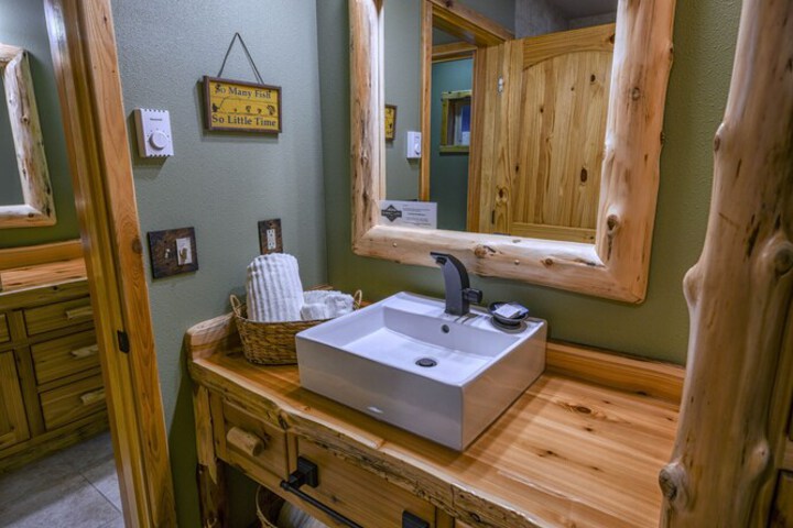Summit Lake Lodge