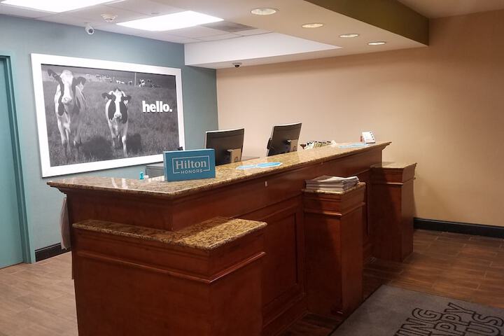 Hampton Inn & Suites Kansas City-Merriam