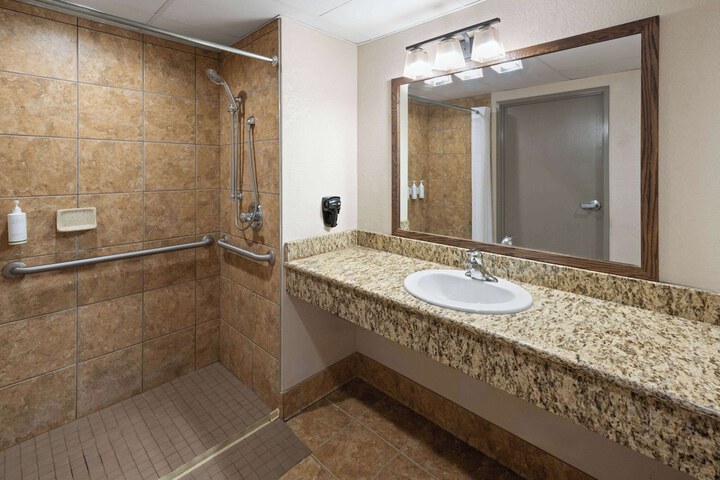 Days Inn & Suites by Wyndham Bozeman