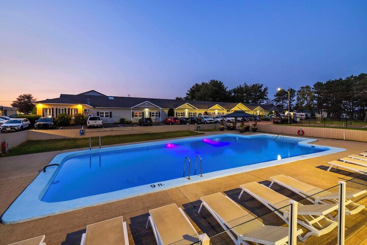 Quality Inn & Suites Garden of the Gulf