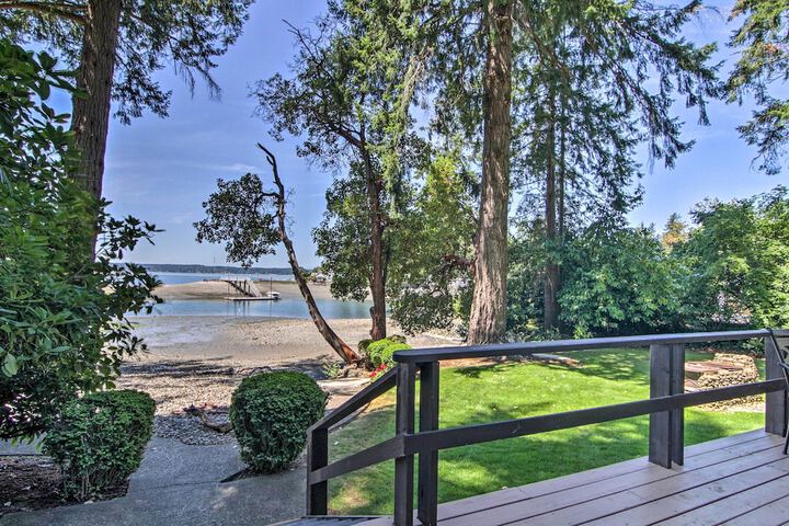 Waterfront Cabin w / Fire Pit in Gig Harbor!