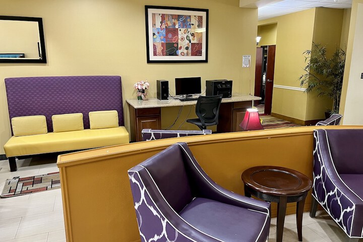 Business Center 59 of 60