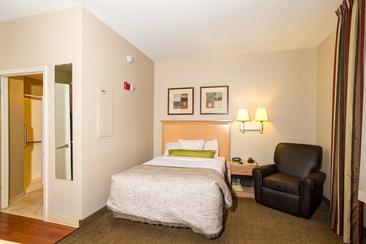 Room 28 of 42