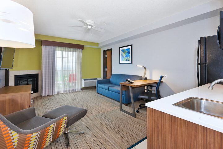 Holiday Inn Express & Suites Petoskey by IHG