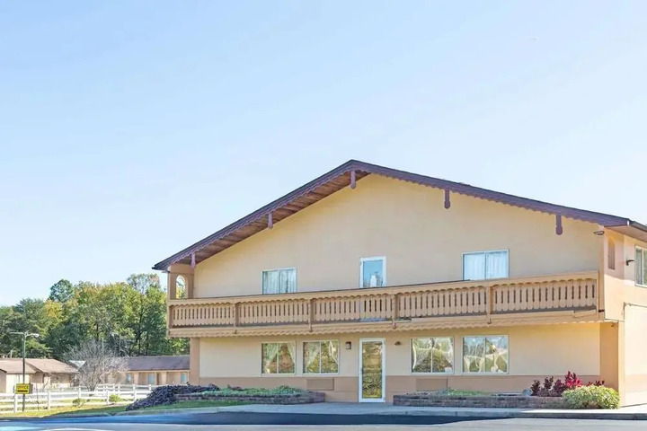 SUPER 8 BY WYNDHAM JOPPA
