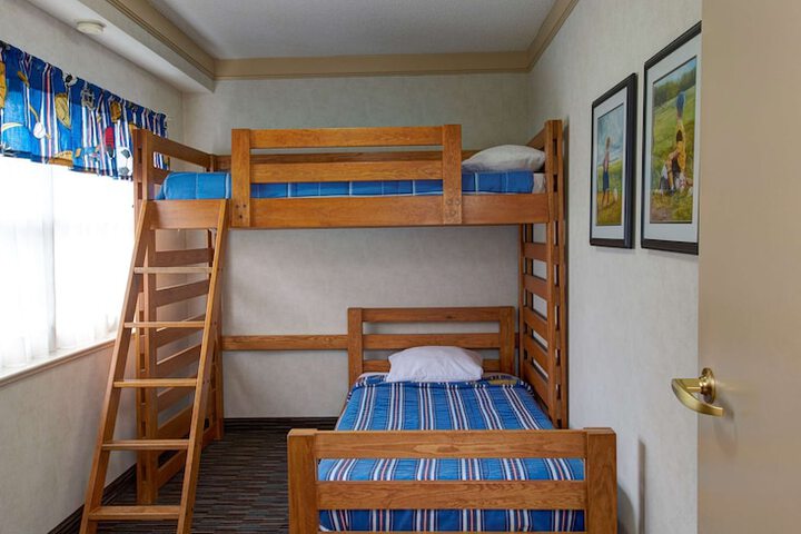 Room 73 of 118