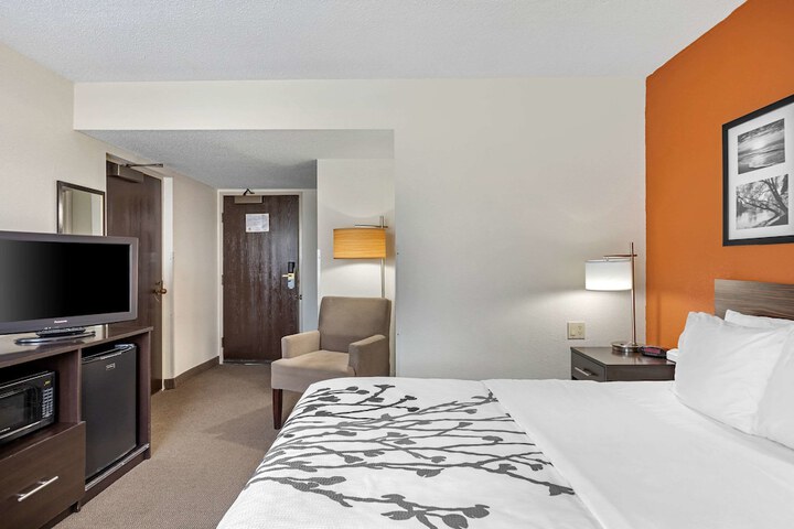 Room 10 of 30