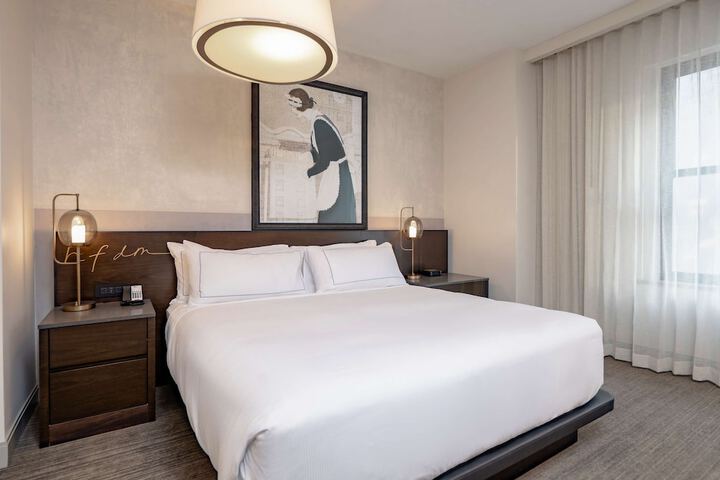 Hotel Fort Des Moines Curio Collection by Hilton