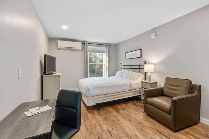 Room 52 of 80