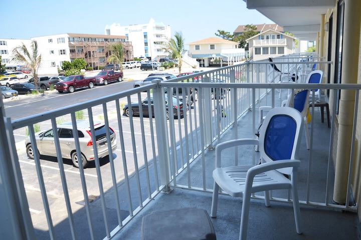 Coastal Palms Inn & Suites