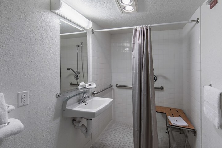 Room 15 of 31