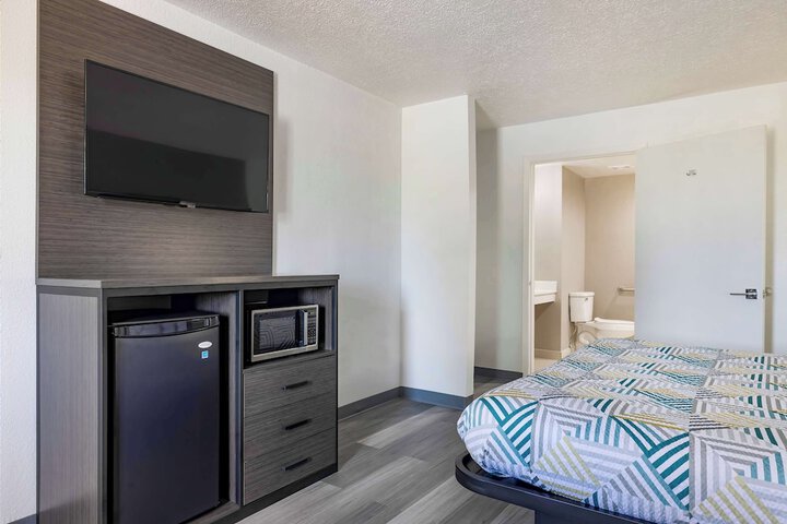 Room 10 of 27