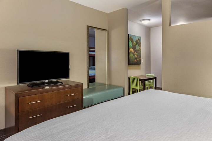 Holiday Inn Express & Suites Indio - Coachella Valley by IHG