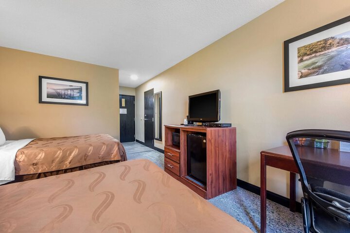 Room 13 of 38
