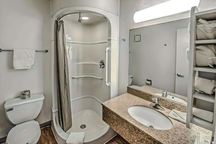 Room 8 of 11