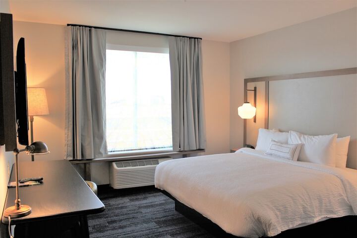 Room 25 of 38