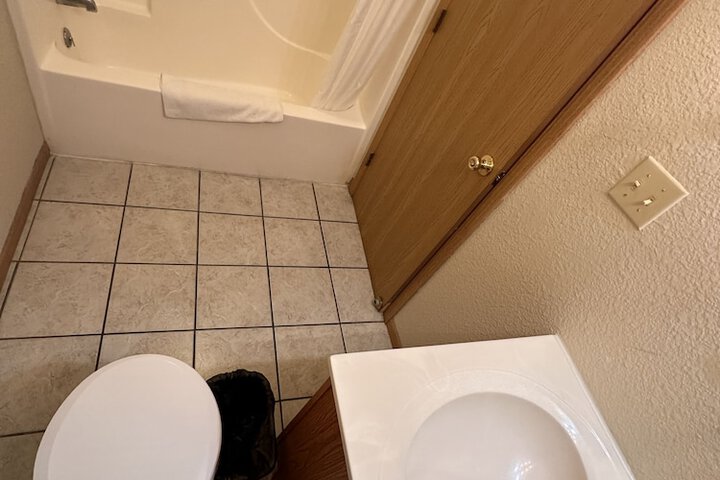Room 220 of 299