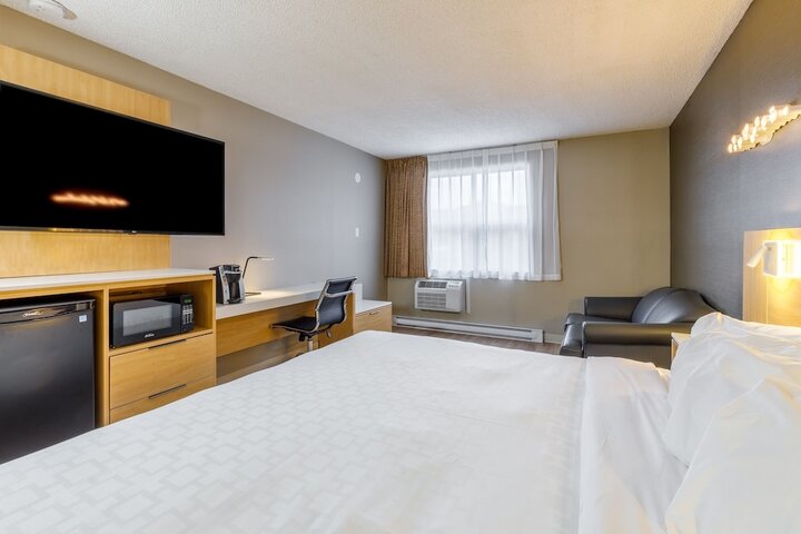 Room 17 of 28