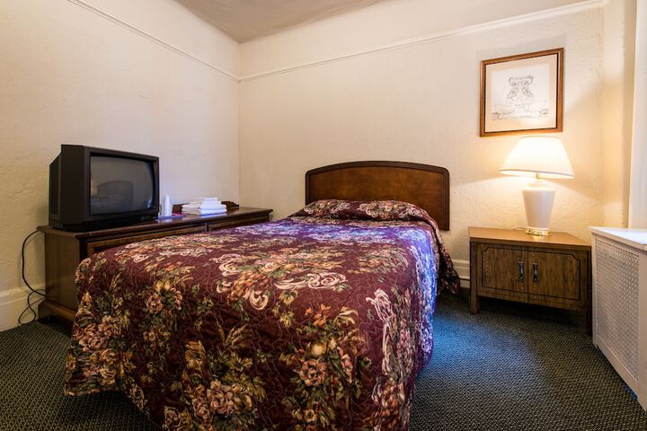 Room 26 of 38