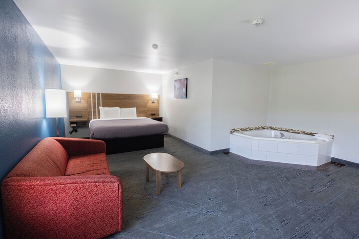 Countryside Inn & Suites
