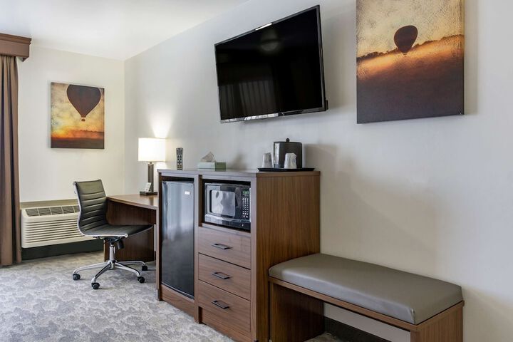 Best Western Plus Lake Front Hotel