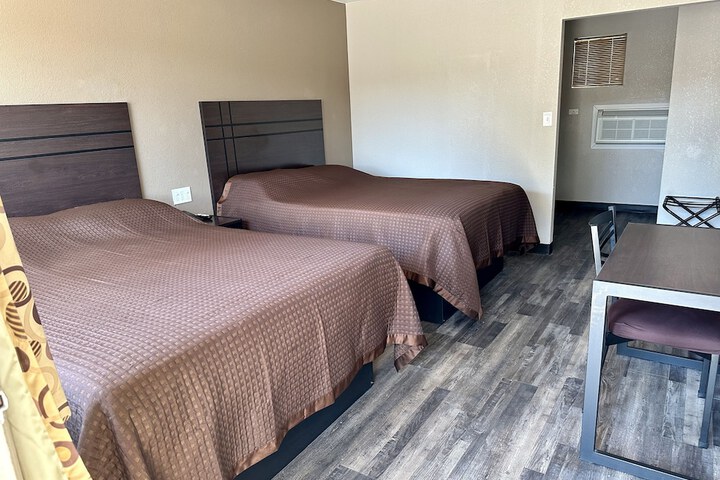 Room 10 of 46